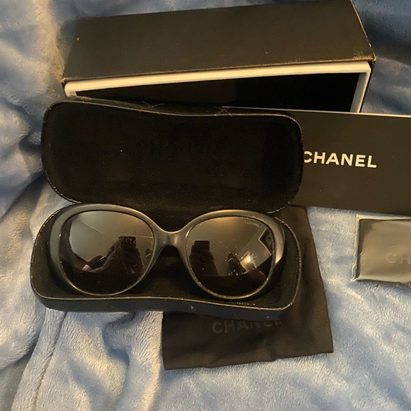 Chanel sunglasses full inclusion (has scratches) - Picture 7 of 15